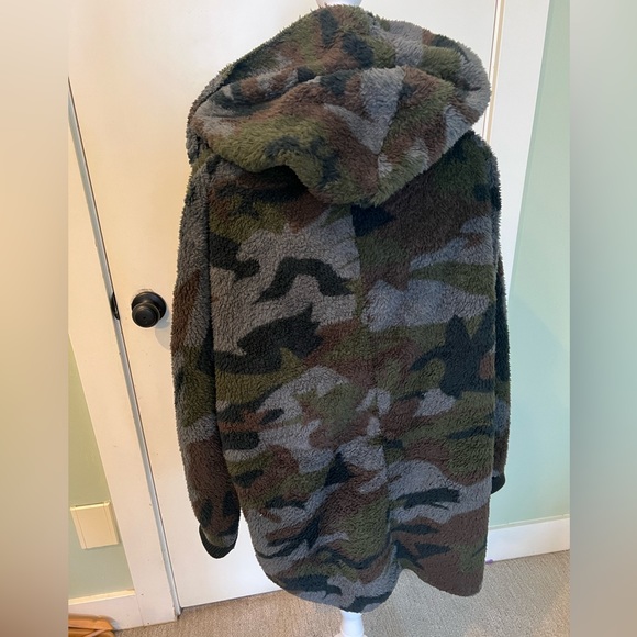 Cozy soft and warm camo cardigan - Picture 2 of 2